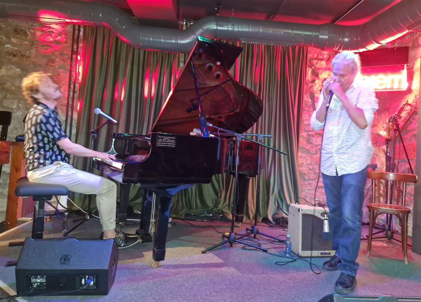 Paul San Martín al piano y Álvaro Fernández Gaviria a la armónica en el Altxerri Jazz Club